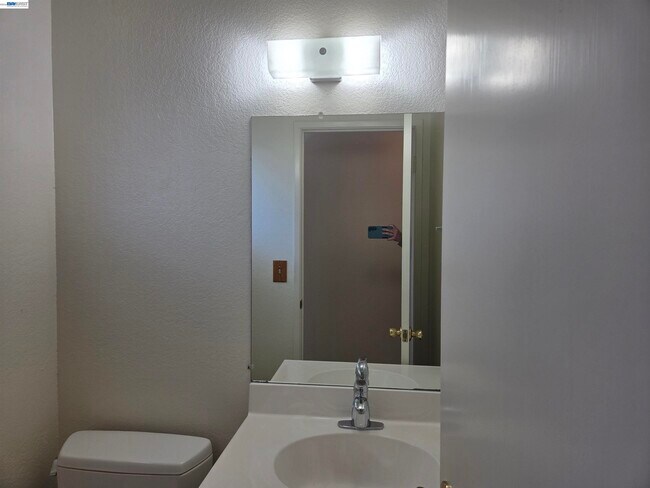 Foto del edificio - 7596 Silvertree Ln