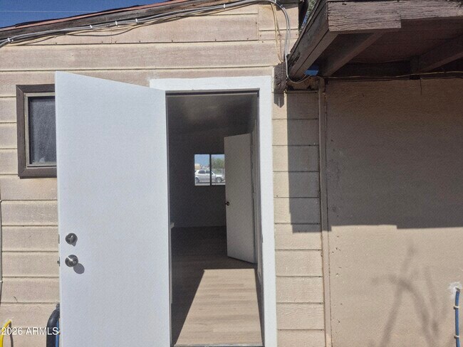 Foto del edificio - 7508 W Orangewood Ave