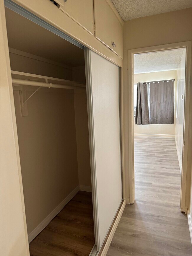 Foto del edificio - 407 Violet Ave