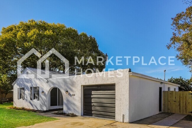 Foto del edificio - 360 Lobelia Rd