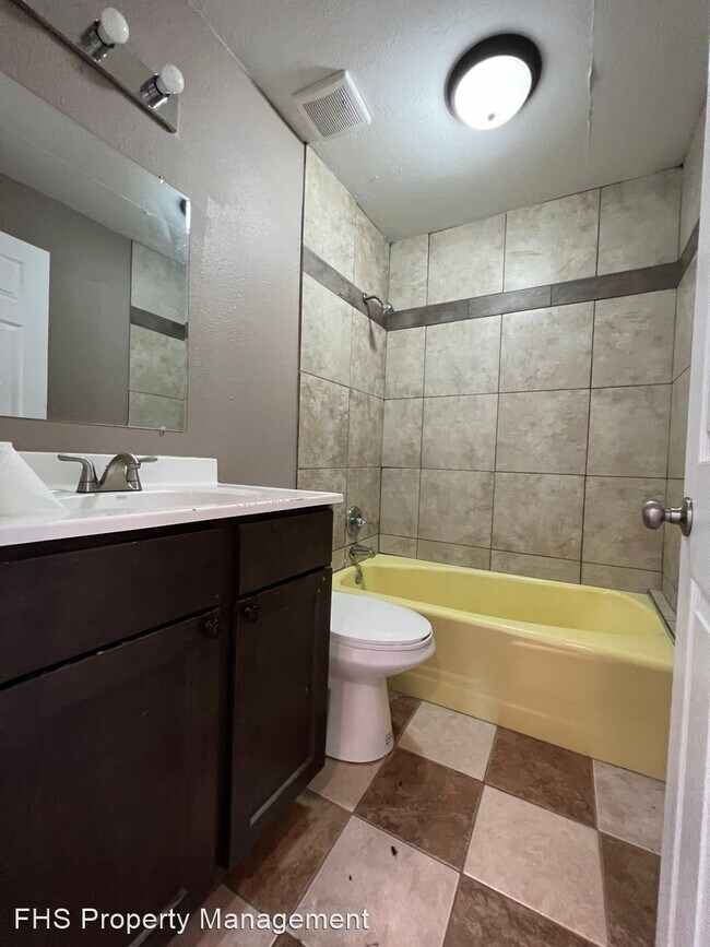 Building Photo - 5 br, 4 bath House - 900 E Dale