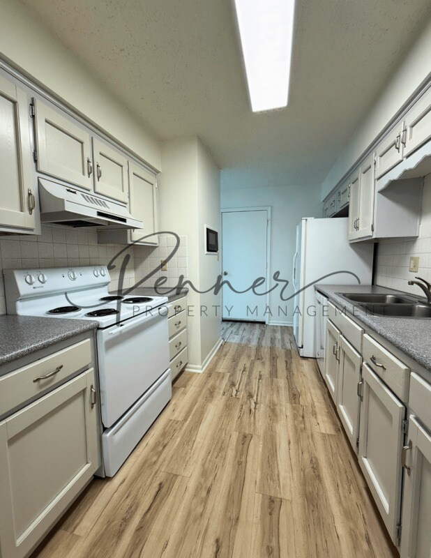 Foto del edificio - 1332 W 24TH