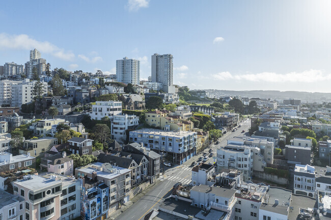 Aéreo - 653-667 Bay St