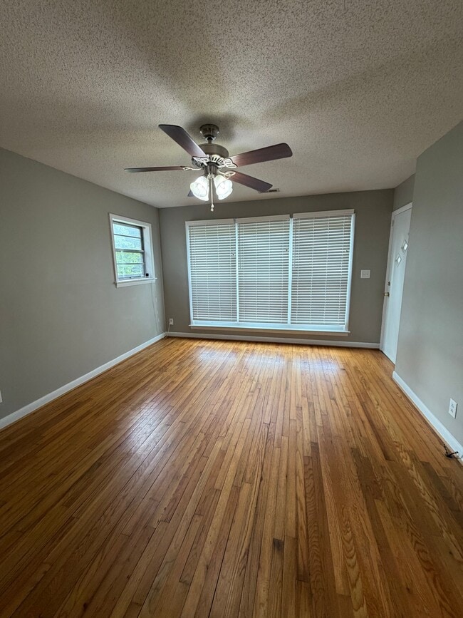 Building Photo - 107 Hartley Dr