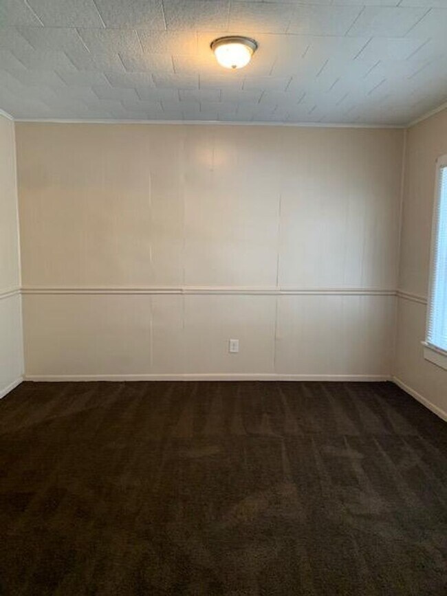Building Photo - 3BD/1B Duplex in S. Lowndes County