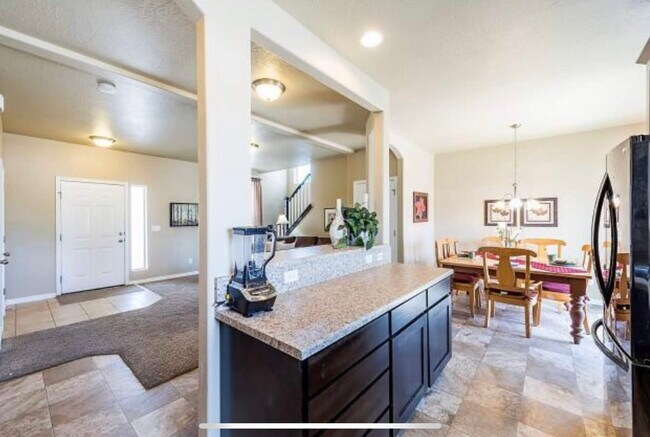 Building Photo - 1521 W Kingsbarn Way