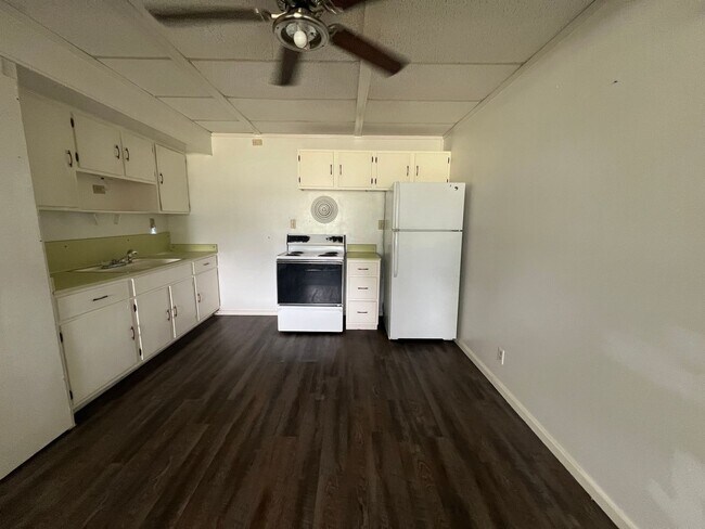 Foto del edificio - 2400 E 6th St