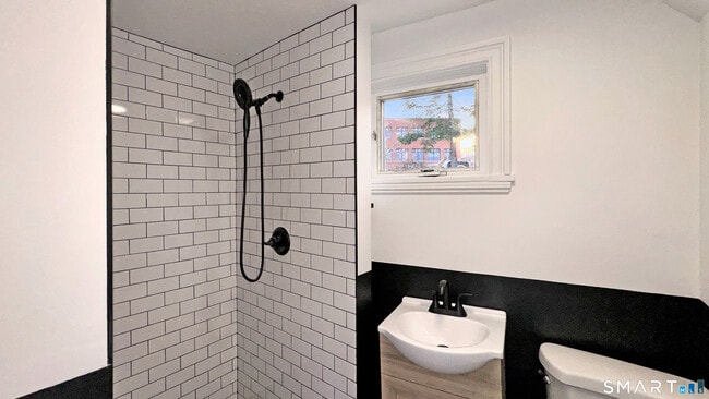 Foto del edificio - 18 Riverside Ave