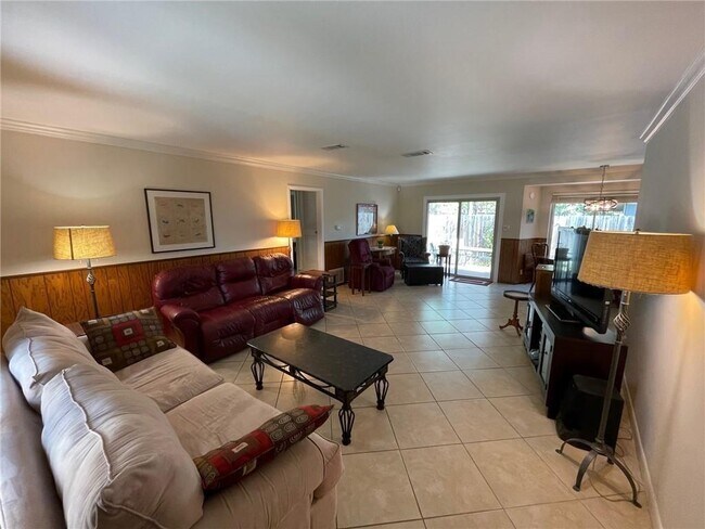 Foto del edificio - 1412 Fairfield Dr