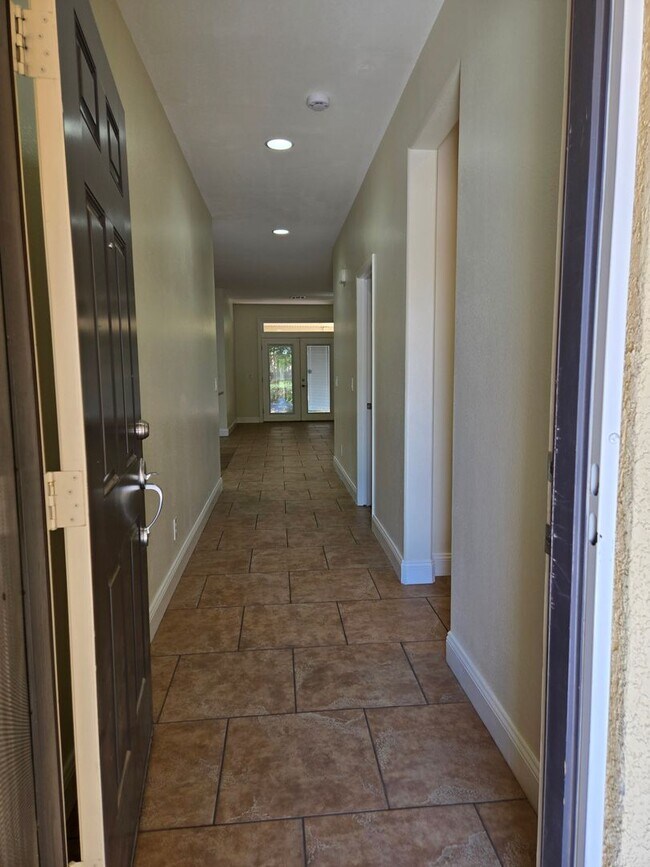 Foto del edificio - A Beautiful Single Story Townhouse! 3 Bed,...