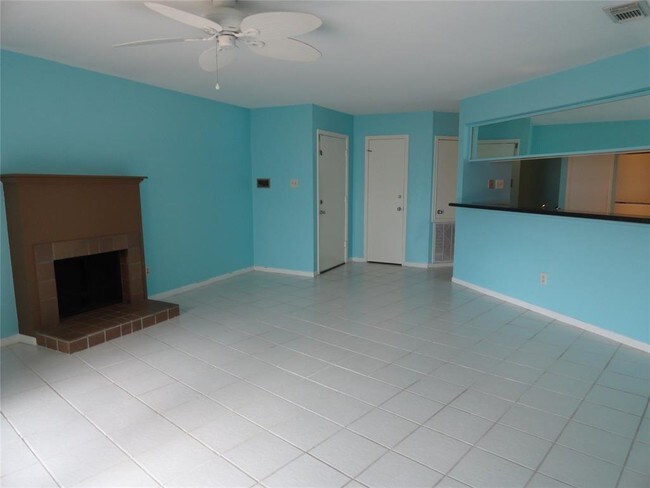 Building Photo - 7312 Seawall Blvd