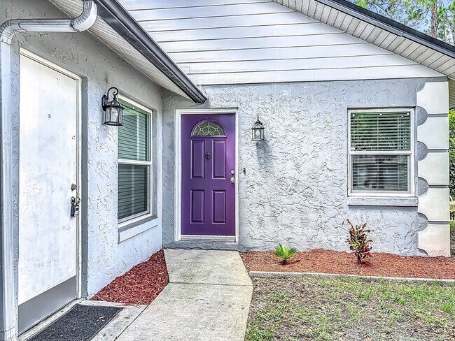 Foto del edificio - Charming 2 Bed, 2 Bath Home with Screened ...
