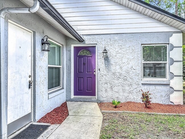 Foto del edificio - UPDATED 2 Bed, 2 Bath Home with Screened Lanai & Garage!