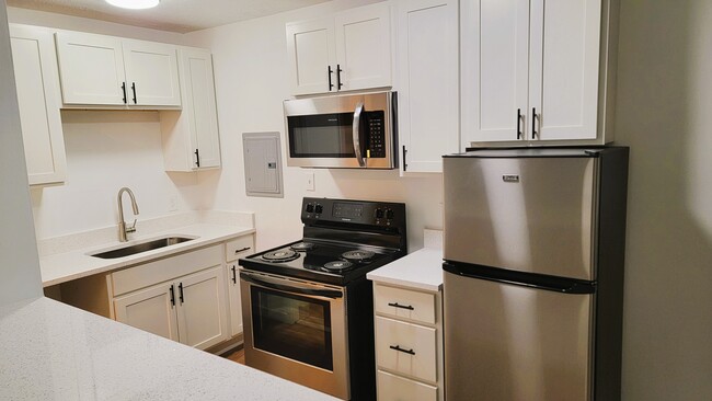 Kitchen-studio - Skyview Terrace (now offering in-unit wash...