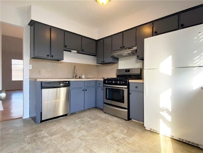 Building Photo - 1416 W Braker Ln