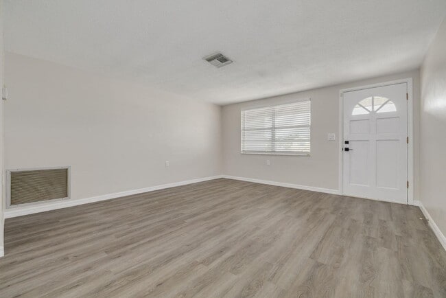 Building Photo - 5135 Cardiff Dr
