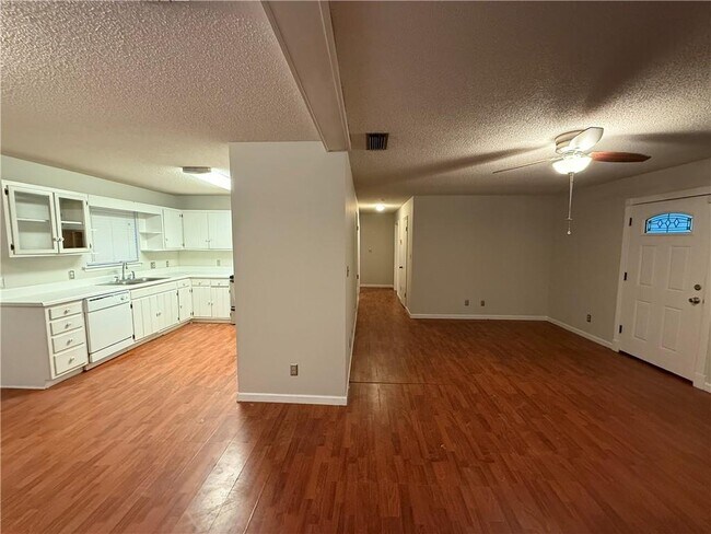 Foto del edificio - 1001 Caroline Ave