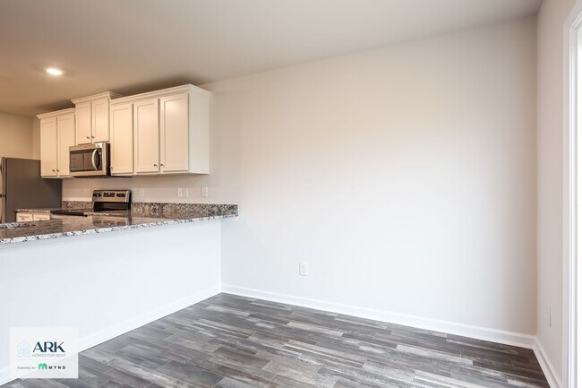 Foto del edificio - 6025 Mason Tucker Dr