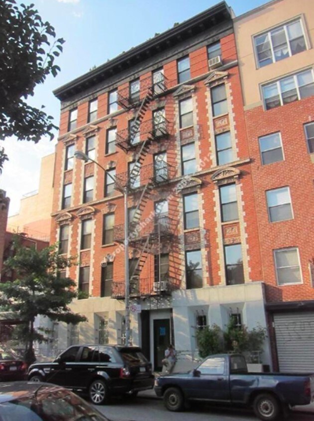 Primary Photo - 211 East 3rd Street