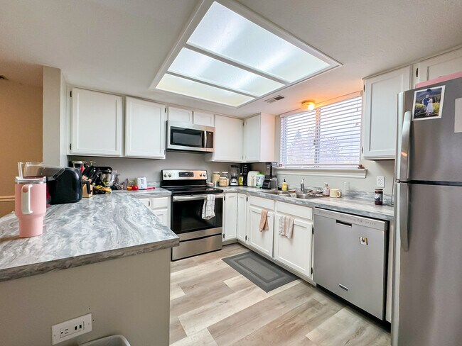 Foto del edificio - 665 N 100 E