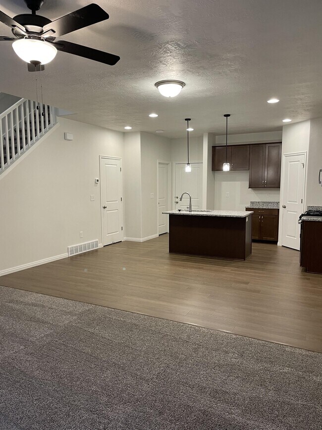 Foto del edificio - 15135 S Reins Way