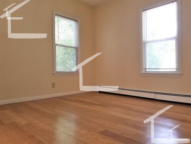Building Photo - HOT ALLSTON LISTING!!!!