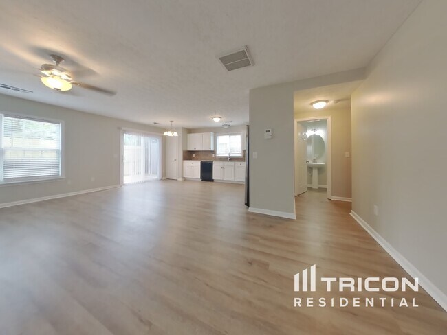 Foto del edificio - 230 Silver Fox Trail