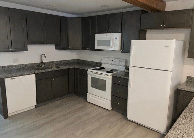 Foto del edificio - 13 S Main St