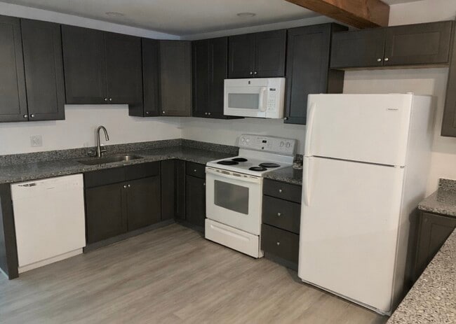 Building Photo - 13 S Main St