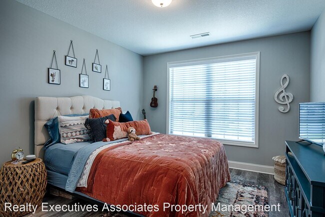 Building Photo - 4 br, 2.5 bath House - 804 Copperwood Lane