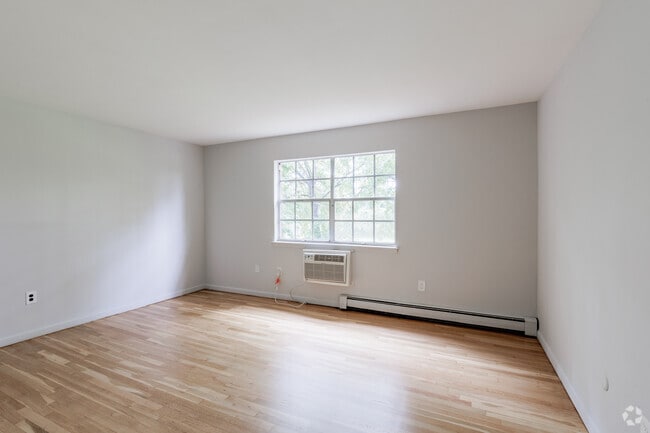 Primary Bedroom 2BR 1BA - 1,000SF - Scott Court Apartments