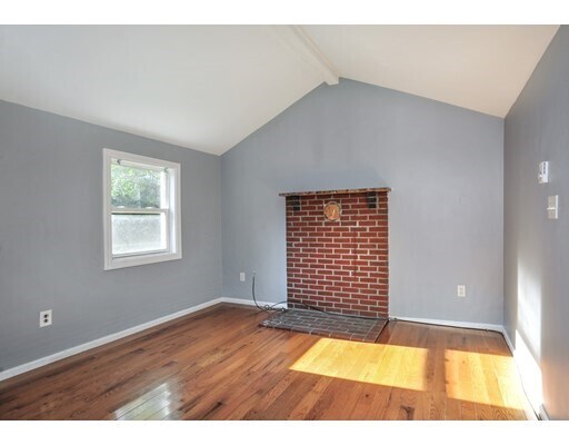 Building Photo - 123 Phipps St