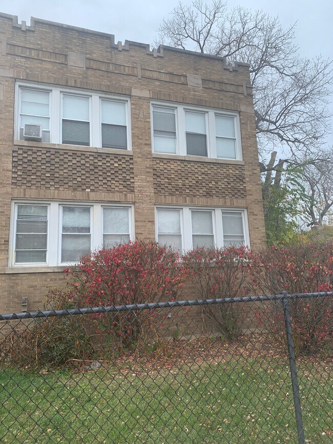 Front of building - 7948 S Ridgeland Ave
