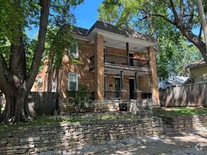 Building Photo - 1110 W 41st Terrace