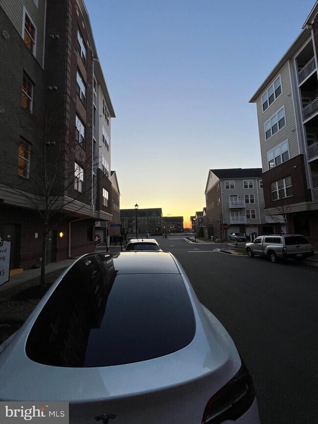 13723 Neil Armstrong Ave Unit 207, Herndon, VA 20171 Room for Rent in