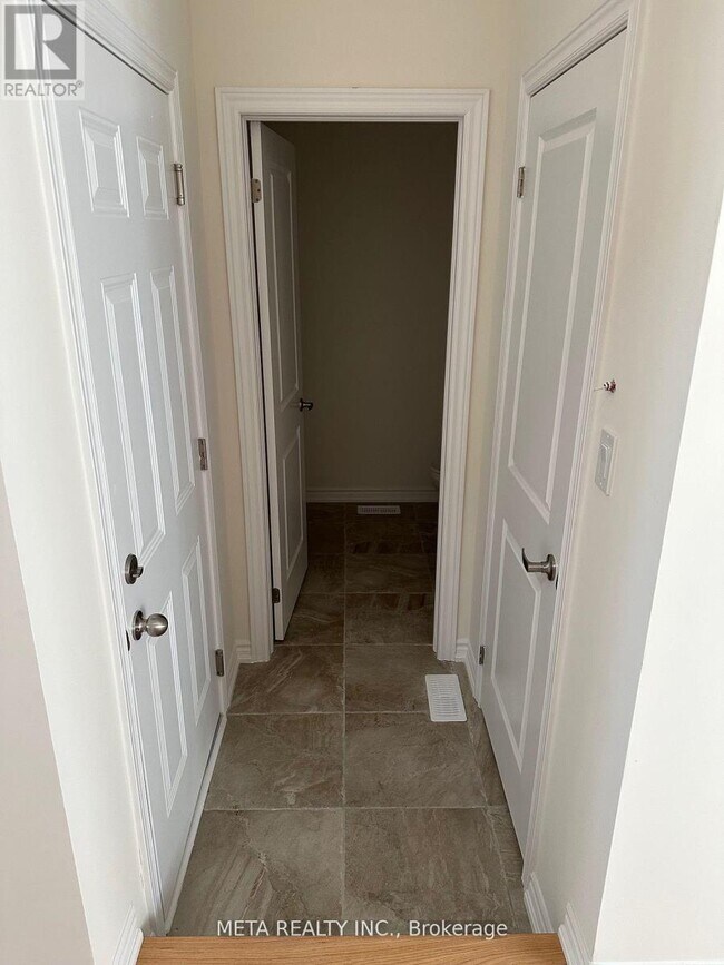 Photo du bâtiment - 34 Durham Ave