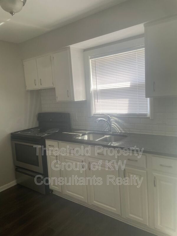 Foto del edificio - 1170 Bryden Rd