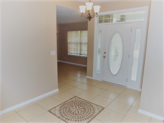 Foto del edificio - Spacious 4 Bed 3 Bath Home with a FULLY FE...