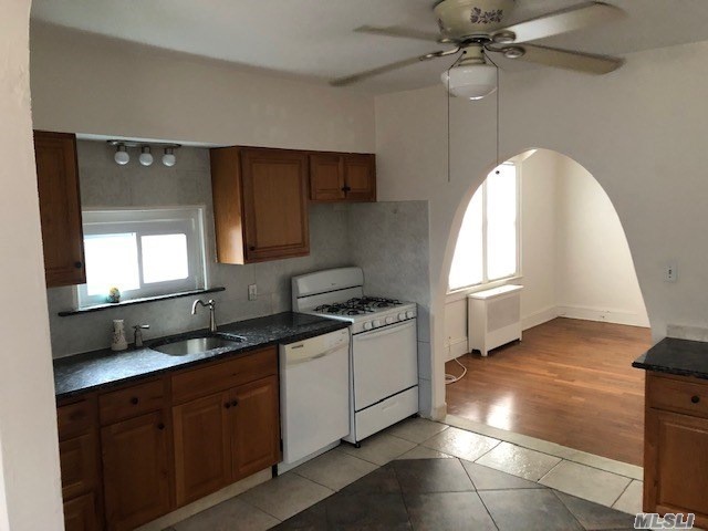 Building Photo - 2049 Newbridge Rd