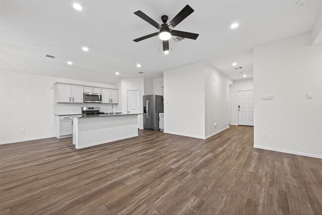 Building Photo - 11933 Summer Oak Trl