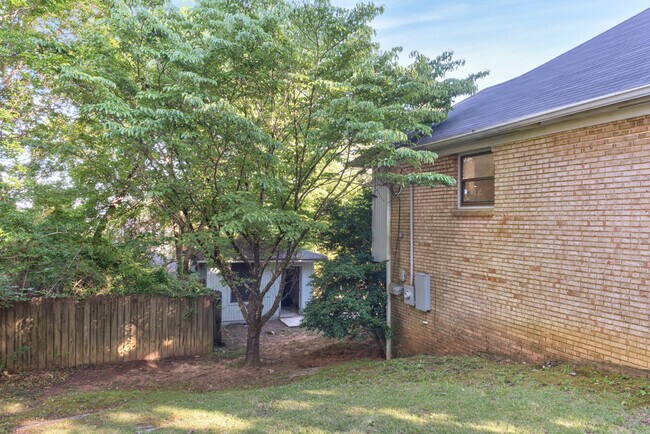 Building Photo - 2903 N Woodridge Rd