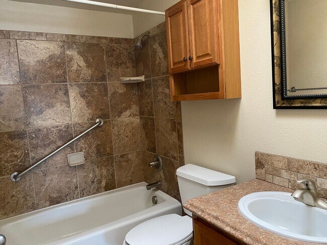 Building Photo - PET FRIENDLY 3 BEDROOM, 2 BATHROOM, SINGLE...