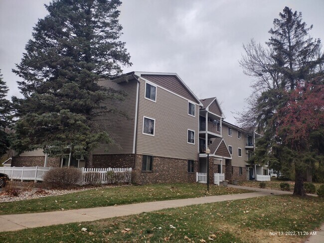 Building Photo - 14115 Pennock Ave