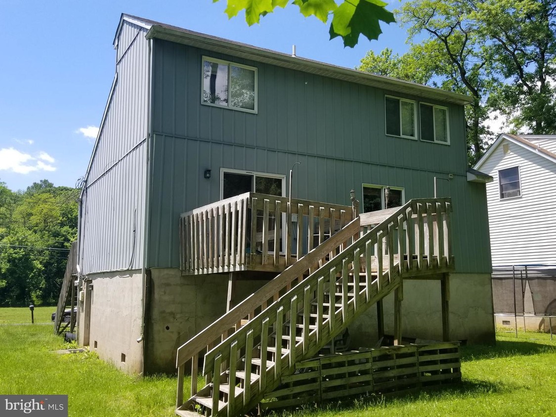 Building Photo - 241 Periwinkle Ave