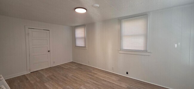 Foto del edificio - 305 N Kendall St