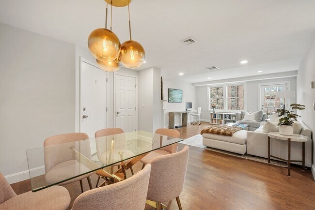 Building Photo - 403 Marlborough St