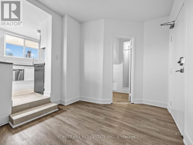 Photo du bâtiment - 70 Spadina Rd