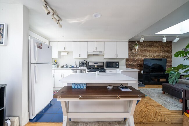 Building Photo - 227 Park Ave