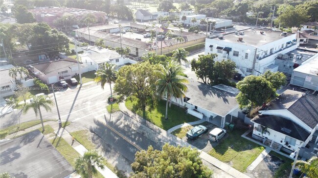 Foto del edificio - 4700 SW 7th St