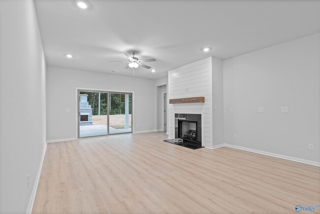 Building Photo - 15008 Greenleaf Dr